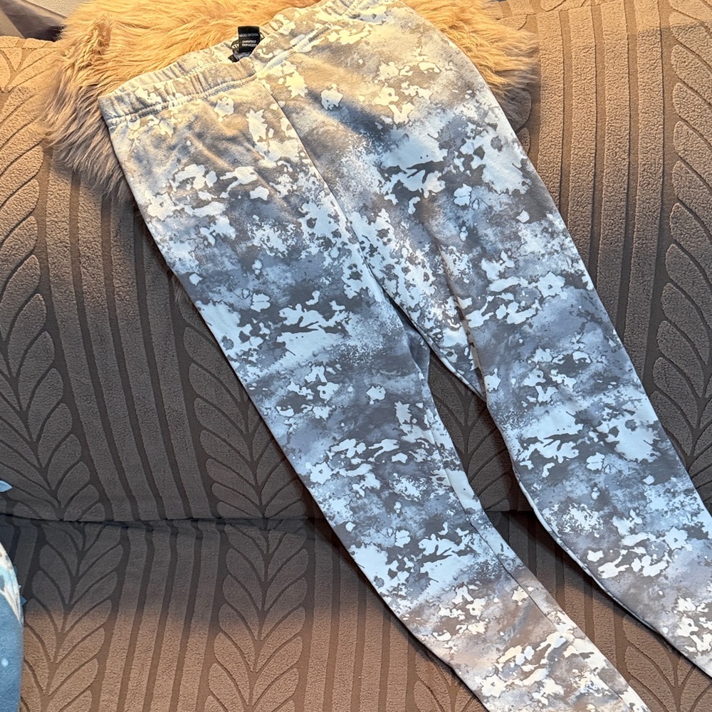 Urban Outfitters Stylish Camouflage Women Leggings size small